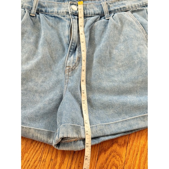 American Eagle Denim Mom Shorts High Waisted Cuffed Light Wash Size 12 - Picture 4 of 6
